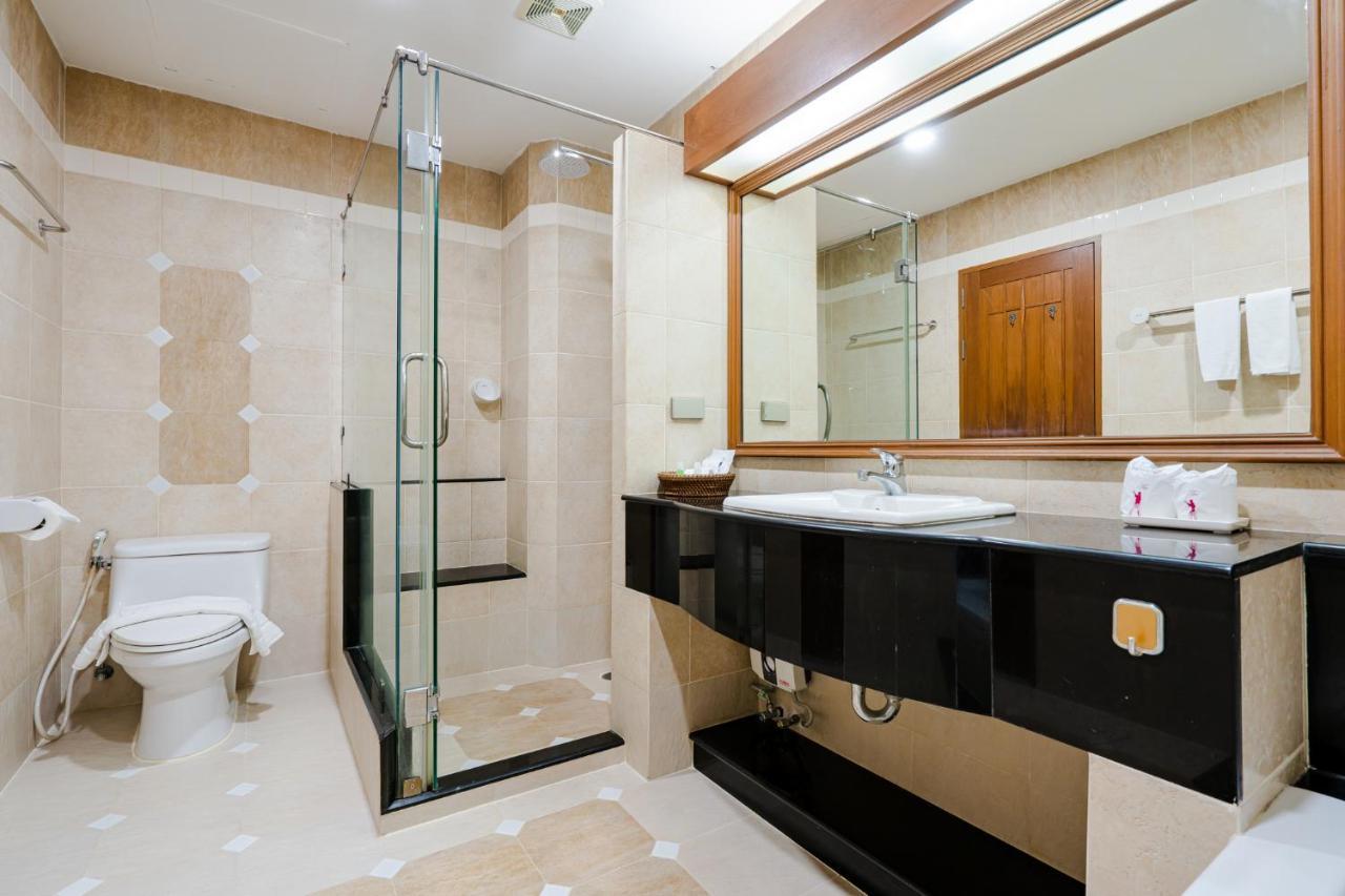 פאטאיה Whitehouse Condotel מראה חיצוני תמונה