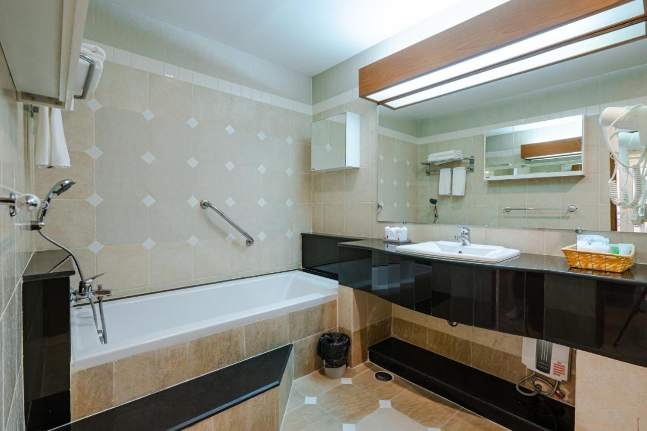 פאטאיה Whitehouse Condotel מראה חיצוני תמונה