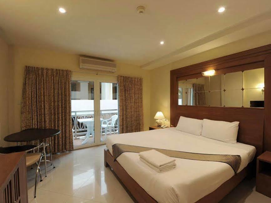פאטאיה Whitehouse Condotel מראה חיצוני תמונה