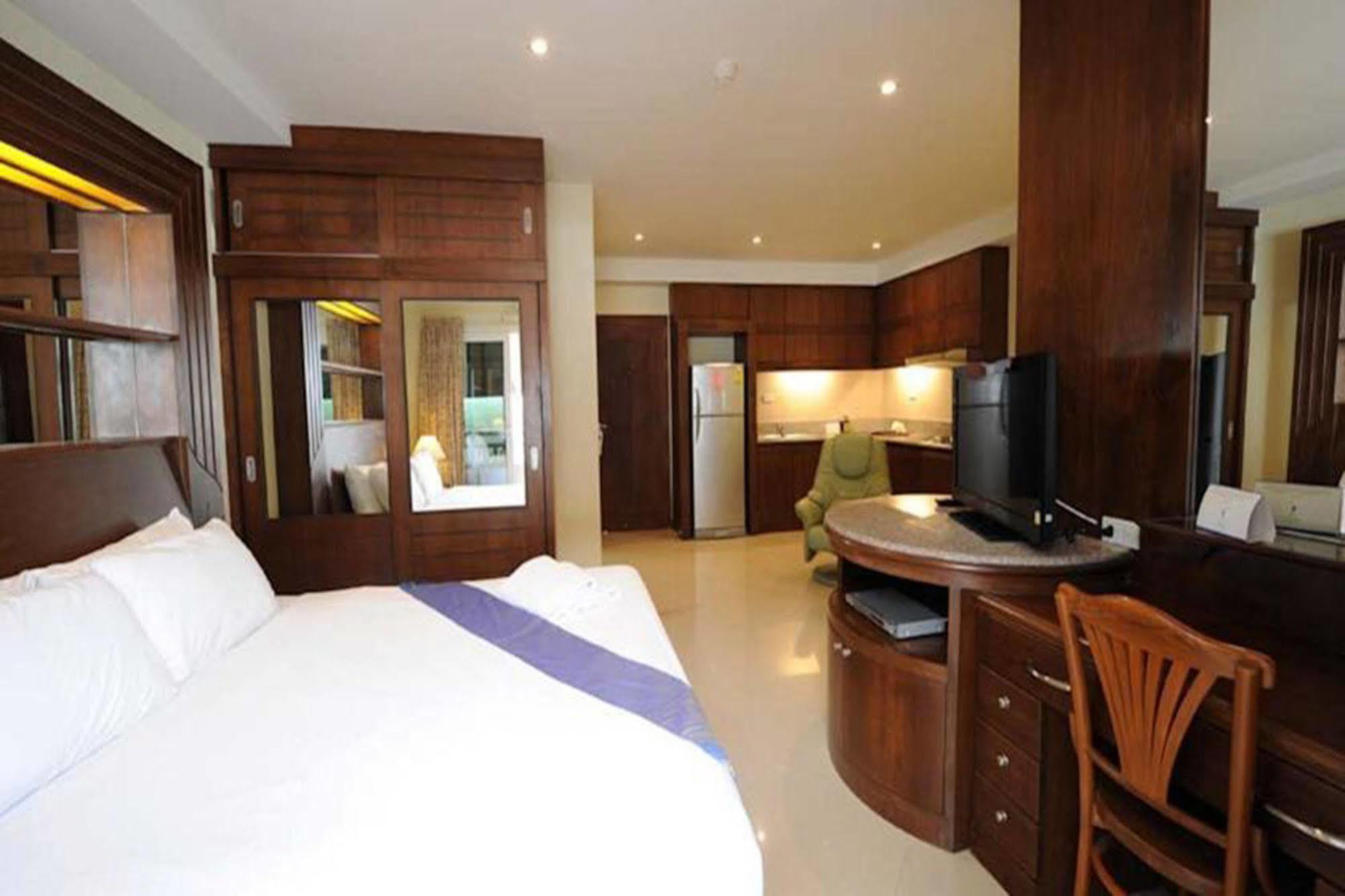 פאטאיה Whitehouse Condotel מראה חיצוני תמונה